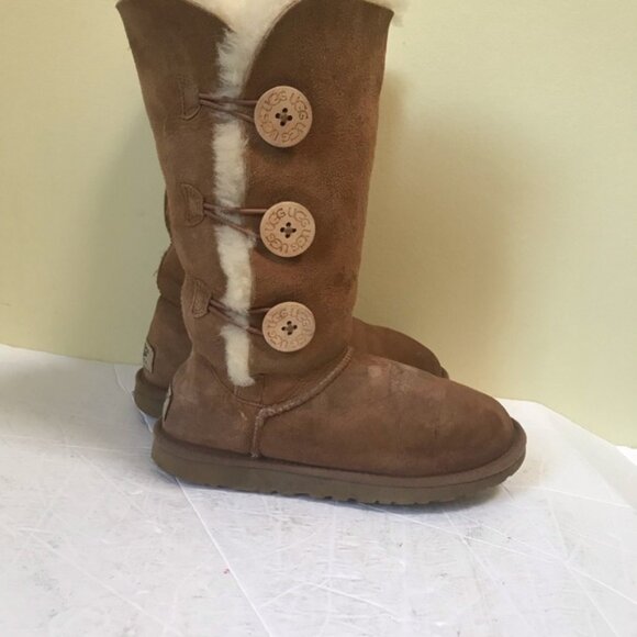 UGG BAILEY 3 Button Tall Boots Shearling Cozy Tan Fur Snow Booties Warm Snow 5 - Picture 11 of 13